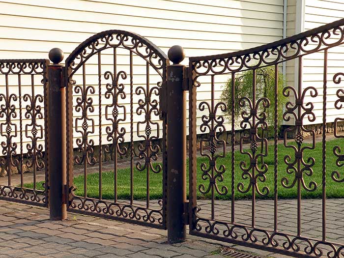 Metal gate